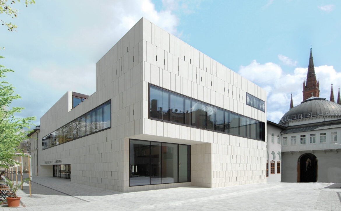 hessischer_landtag_plenargebaeude_aussenansicht