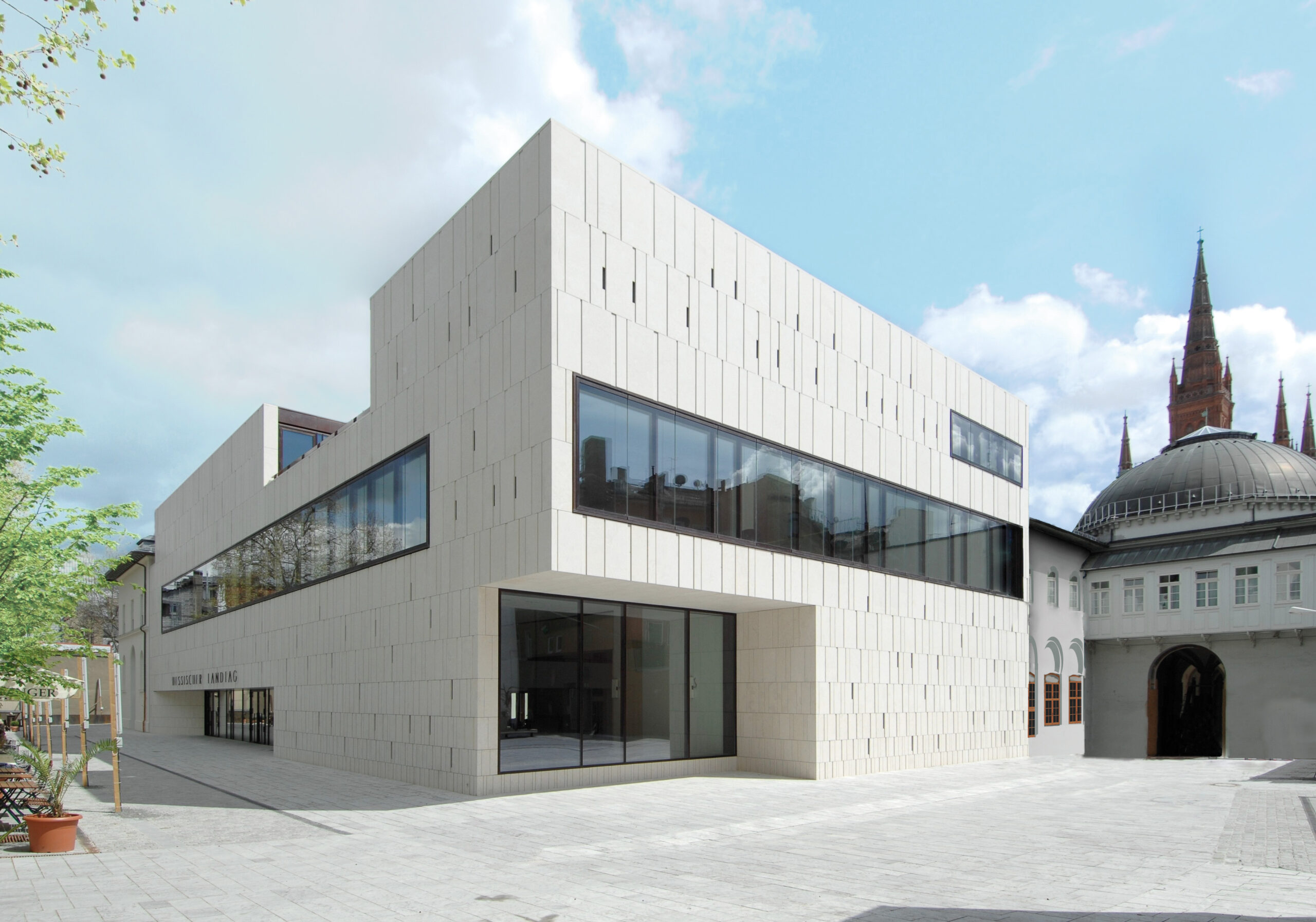 hessischer_landtag_plenargebaeude_aussenansicht